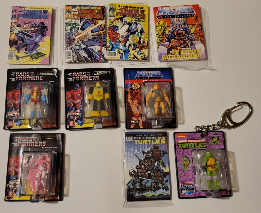 World’s smallest action figures, 5 Micro Figures with comic books