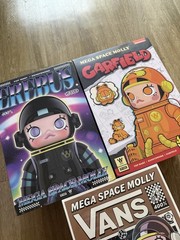 MEGA Space Molly EREBUS GARFIELD VANS 400% Collectible Figure (Sealed)