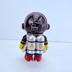 POP MART x Kennyswork Mega Space Molly 100% Series 2 Jean-Michel Basquiat Figure