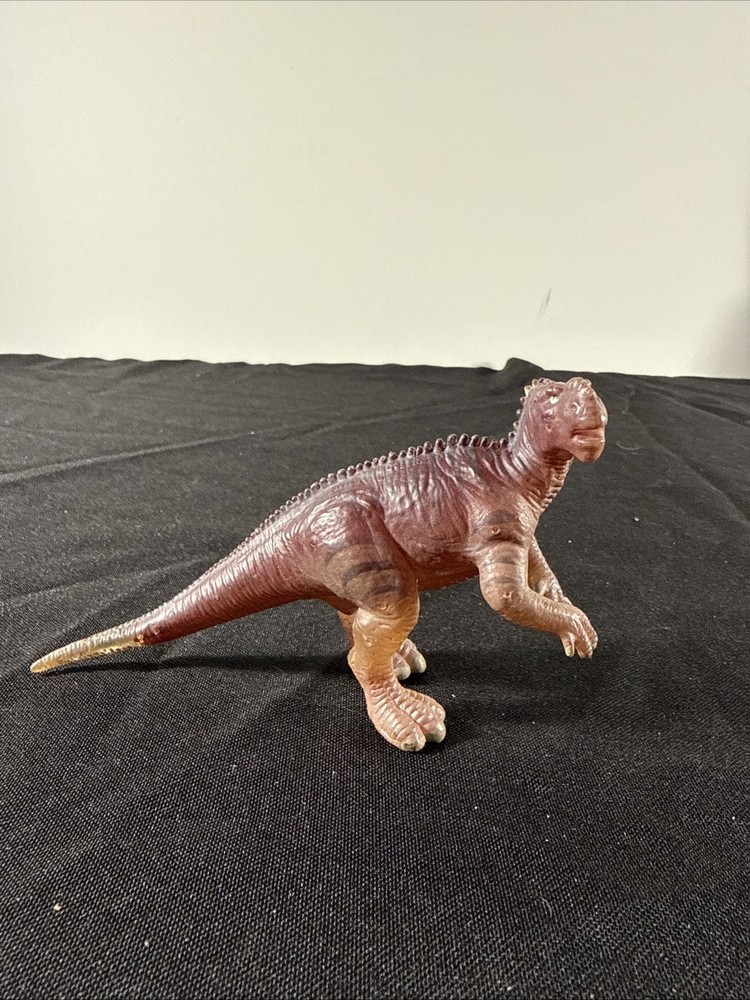 Vintage Disney Dinosaur Movie Skelechangers NEERA IN DANGER Mattel 2000 Kron