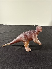 Vintage Disney Dinosaur Movie Skelechangers NEERA IN DANGER Mattel 2000 Kron