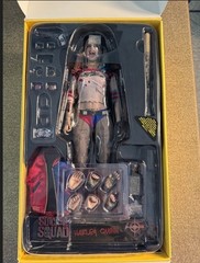Hot Toys MMS383 Harley Quinn Suicide Squad 1/6 Scale Collectible w/Bonus Mallet