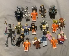 Roblox Toys Lot Of 18 Action Figures And Assorted Accessories *No Codes*