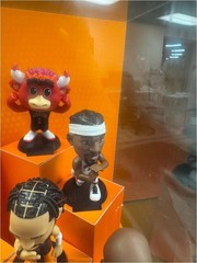 Zuru 5 Surprise NBA Ballers Display Case with Figures RARE