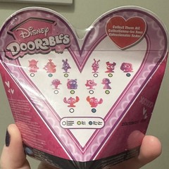 Disney Doorables Valentine’s Day – 3 Figures – 2026 EXCLUSIVE SEALED * Code 033