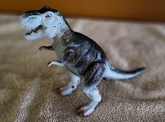 TOY DINOSAURS – BATTERY OPERATED SOUND – Lot 4 Different