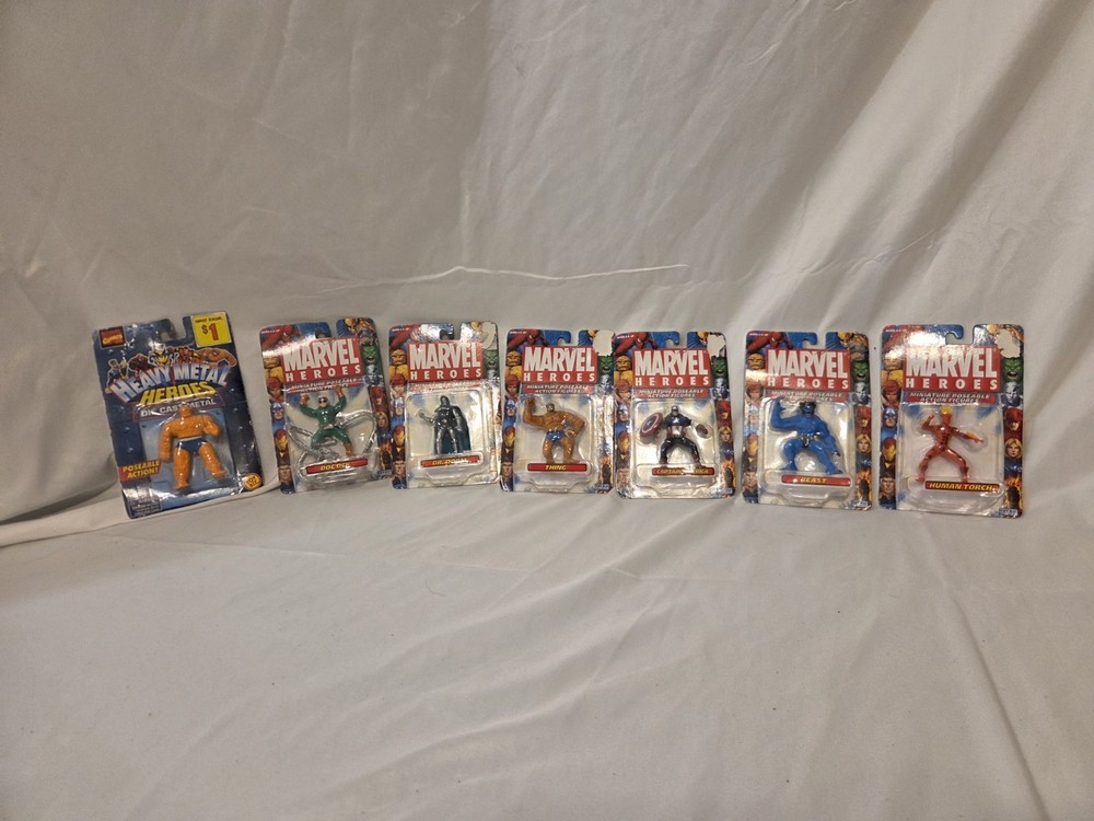 Lot of 6 Marvel Heroes Miniature Poseable Action Figures And 1 Heavy Metal Hero
