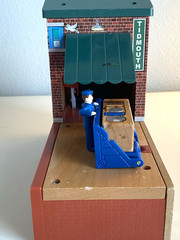 2013 TIDMOUTH HAULT Thomas the Train RAILWAY W/ BAGGAGE CARGO PIECE RARE