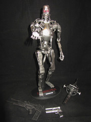TERMINATOR 2 Indestructible T-800 Endoskeleton HOT TOYS MMS33 1/6 Scale