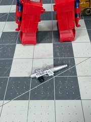 Transformers Studio Series 86 Ironhide Voyager Class Figure with 1 weapon