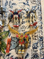 Large Gundam Figure Lot – Multiple Mobile Suits + Loose Parts