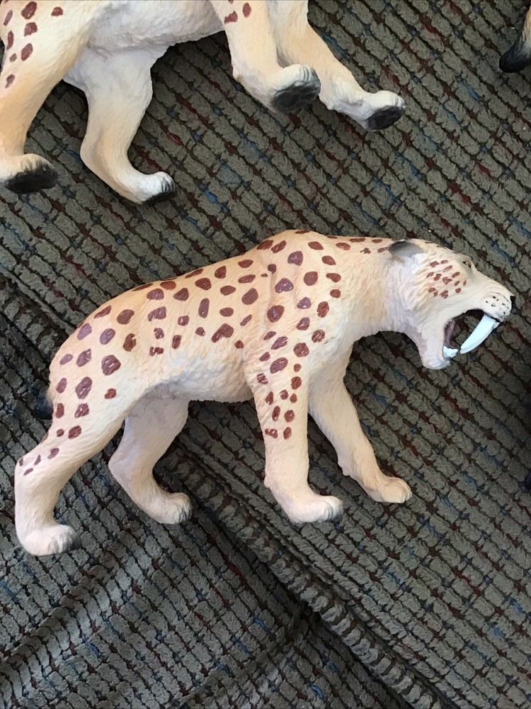 Mojo Smilodon, Sabre Tooth model figure toy Jurassic prehistoric figurine gift