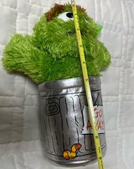 Sesame Street Oscar The Grouch Go Away! 2012 Used With Tag