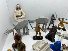 Lot of 16 Small Star Wars Figures Super Cool find!