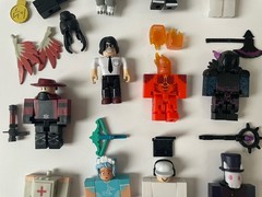 R0BL0X Toys Action Figures Lot Of 10 Figure Pack & Accessories NO CODES