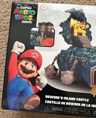 THE SUPER MARIO BROS MOVIE BOWSER’S ISLAND CASTLE PLAYSET w/ BOWSER MINI FIGURE
