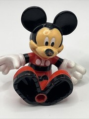 DISNEY GOOFY RACE CAR DRIVER PVC FIGURE/2010 Disney MM Race Cake Topper