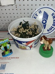 Toy Story, Bucket Of Soldiers, Disney Pixar Missing Parachutes And Coa