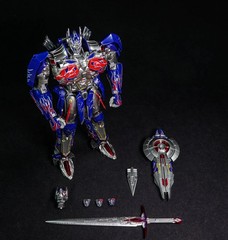Unique Toys Deformable Last Knight OP Commander Prime UTR-02 9″ Action Figure