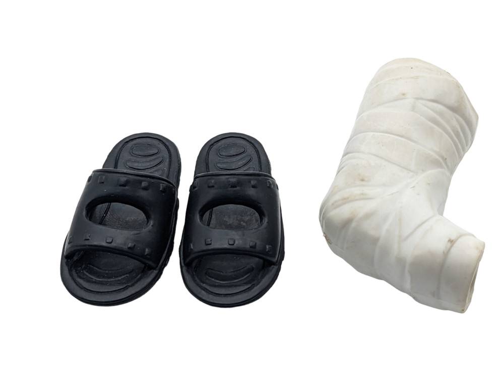 1990’s 1/6 SCALE HASBRO GI JOE PLASTIC FOOT CAST ACCESSORY + 1-PAIR SANDALS