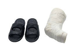 1990’s 1/6 SCALE HASBRO GI JOE PLASTIC FOOT CAST ACCESSORY + 1-PAIR SANDALS