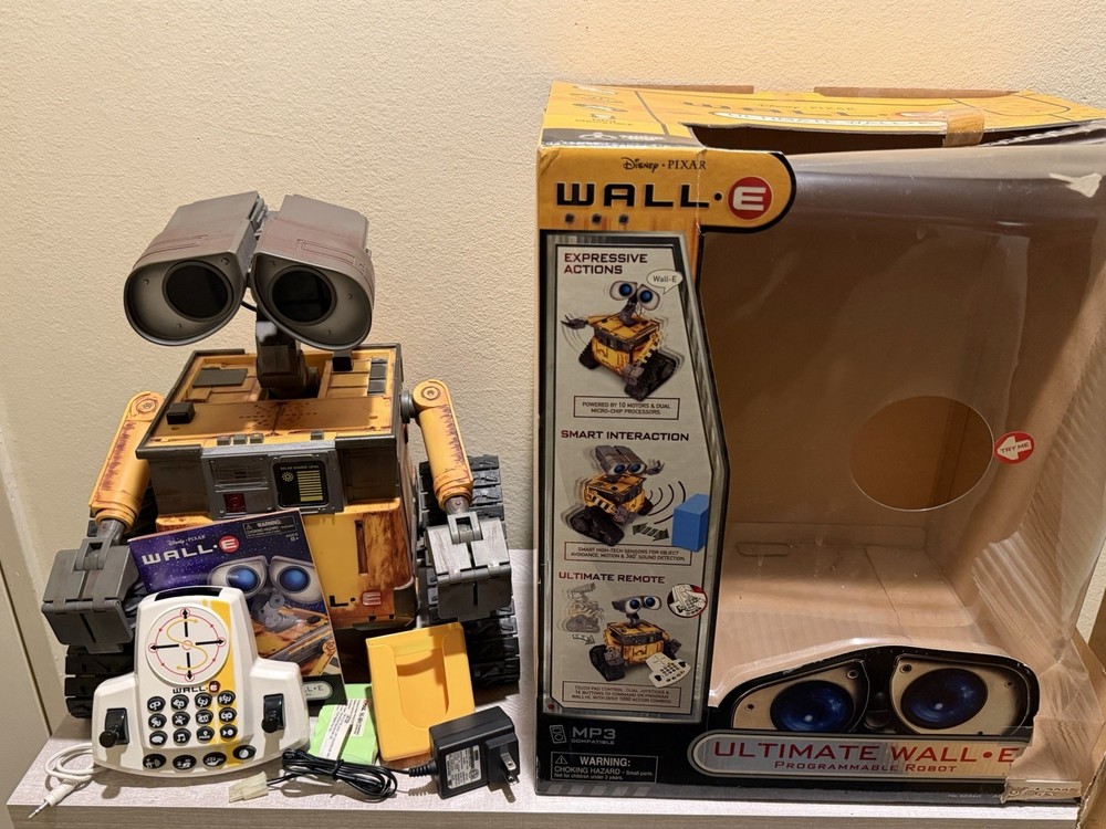 Disney Pixar Thinkway Ultimate Wall E WITH Box READ DESCRIPTION