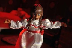 Mego Horror Wave 18 – The Conjuring Universe – Annabelle Comes Home 8″ Action Fi