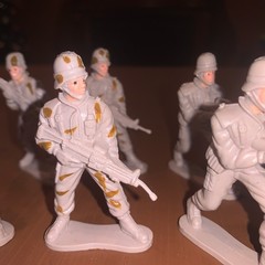 Vintage 2.5” TOY SOLDIERS Lot Of 12 in Camouflage Uniforms