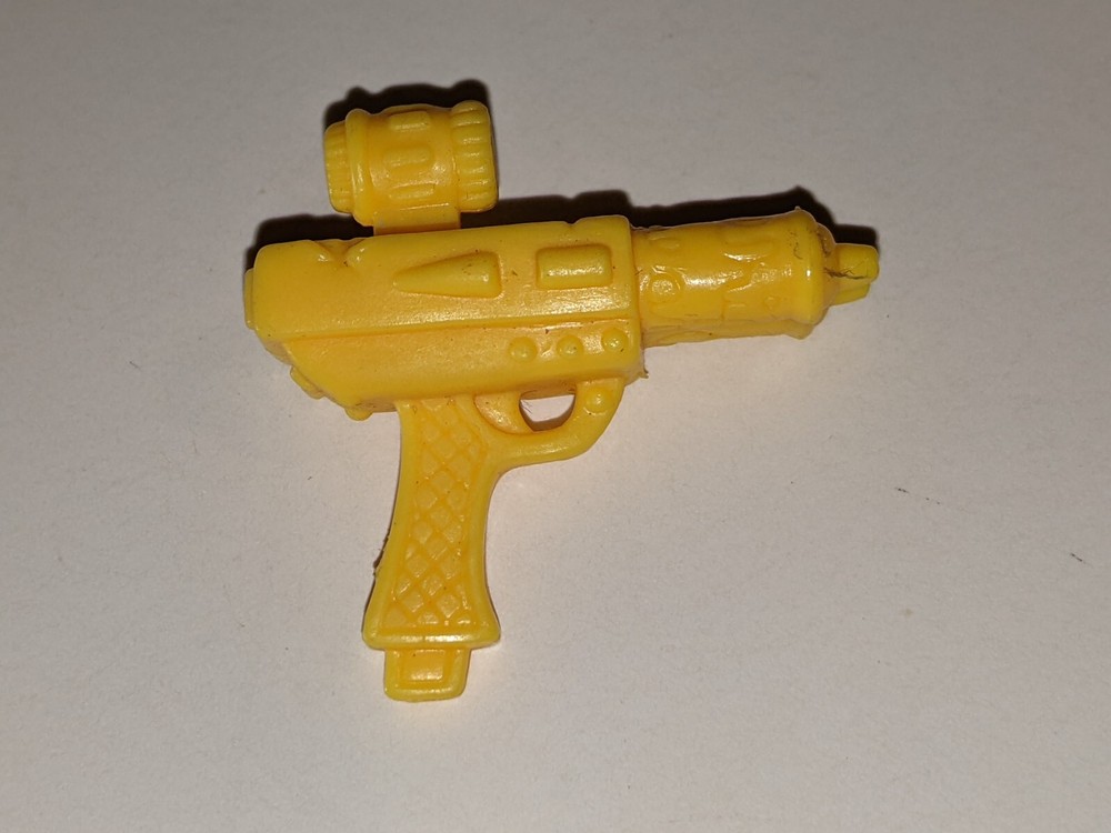 Raph the Green Teen Beret’s Yellow Pistol – TMNT – PLAYMATES – 1991 – TURTLES