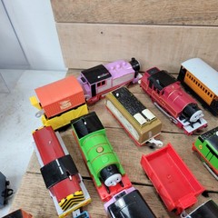 Huge Thomas & Friends Trains Lot Die Cast & Plastic Engines Cars Coaches