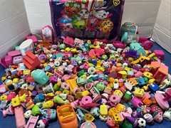 Shopkins Large Lot Figures Food Dolls Furniture 500 + Mixed Years Generations