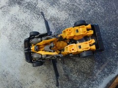Hasbro Transformers AOE Bumblebee Evasion Mode Deluxe Class