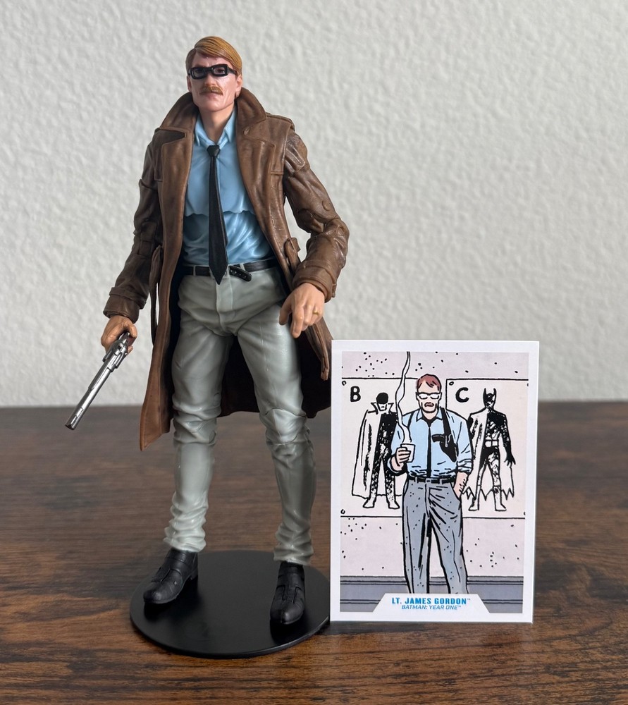 McFarlane DC Multiverse LOOSE Gold Label Year One Jim Gordon Commissioner & Card
