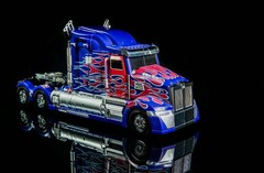 Unique Toys Deformable Last Knight OP Commander Prime UTR-02 9″ Action Figure