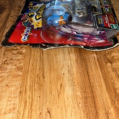 Hasbro – Pokemon V Trainers – GLACIA with Mudkip & Blaziken Battle Pack NIB