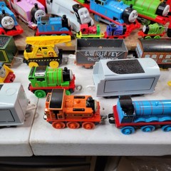Huge Thomas & Friends Trains Lot Die Cast & Plastic Engines Cars Coaches