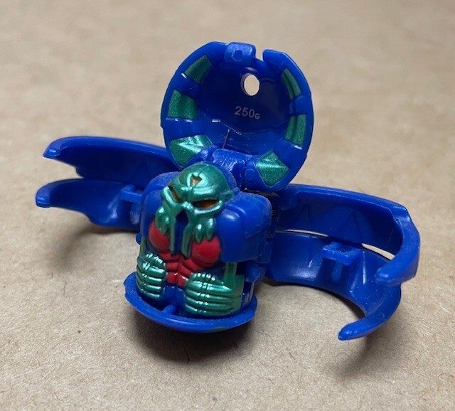 BAKUGAN BATTLE BRAWLERS – SERIES 1 (2007) – Aquos Reaper Figure – 250G