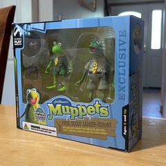 Muppets Palisades Exclusive Frog Scout Leader Scoutmaster Kermit Figure Green