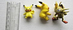 Pokemon Tomy Meowth Posed for Battle Nintendo 2″ Figure + 2 Pikachu’s