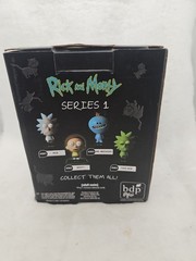 Paladone Icons Rick and Morty – Morty Light – Light Up Morty Figure (Boxed) #002