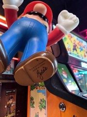 Super Mario 5″ Poseable Figure Excellent Condition Goldie Autograph Hard Plastic