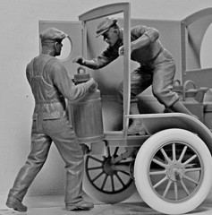 ICM ICM24018 1:24 American Benzin Loaders (1910er Jahre) 2 Figs, grau