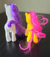 Lot Of 2 Large Plastic Play Horses Ponies White Yellow Toy Figure Unbranded
