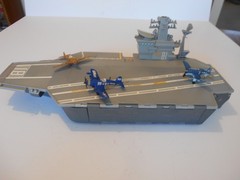 Toy U.S. Aircraft Carrier USS Doris Miller (CVN-81) w/4 WWII Airplanes, 18″ L