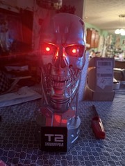 T800 BUST LIFESIZE Terminator Light Up Eyes
