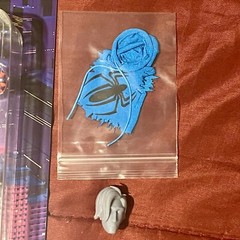 Marvel Legends Spider-Man Retro Scarlet Spider with cloth sweater and extra head