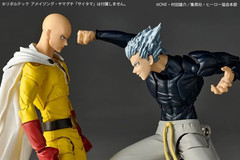 Kaiyodo Revoltech Amazing Yamaguchi Garou One Punch Man Figure w/Bonus In Hand