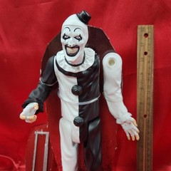 Terrifier Art the Clown Giant 12″ Figure – Trick or Treat Studios- Broken Arm
