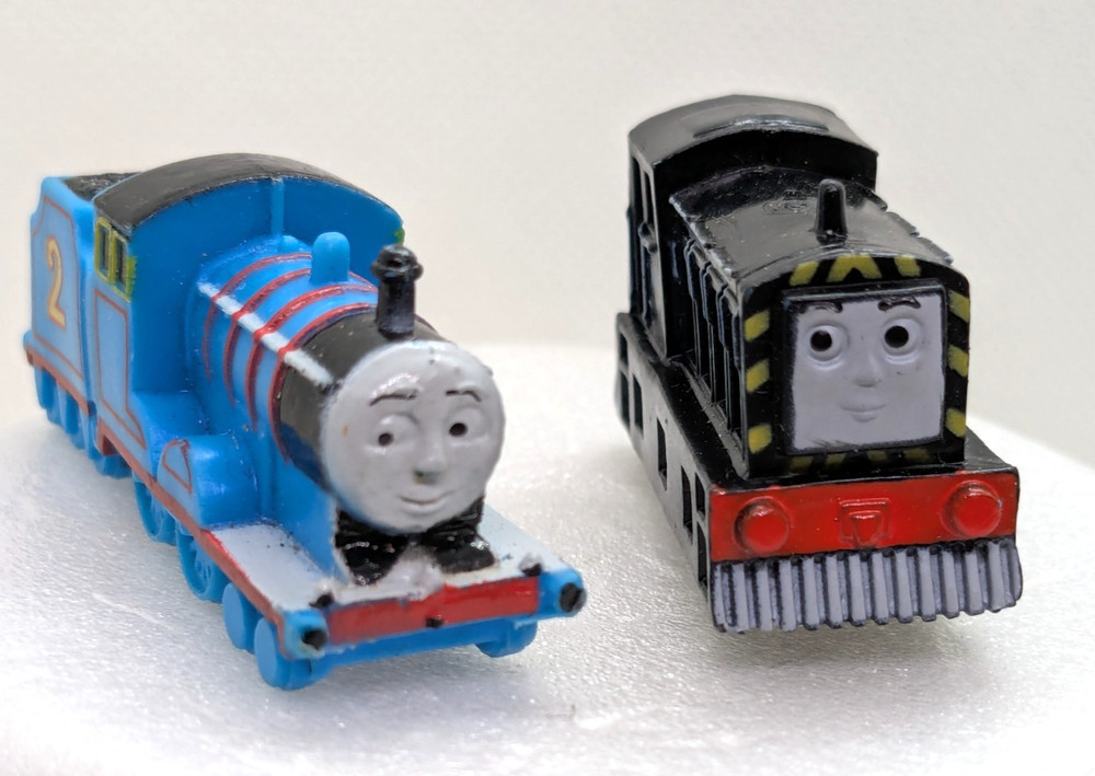 Capsule Plarail Miniature Thomas Tank Engine & Mavis Diesel Shunter 52mm & 40mm