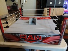MATTEL WWE MONDAY NIGHT RAW WRESTLING RING SEE PICS! 21″ RING EXCELLENT